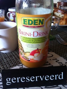 Bikini-drink bij het ontbijt. Bedankt Hans! :-)